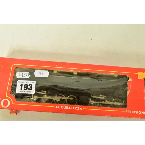 193 - A BOXED RIVAROSSI HO GAUGE 4-8-8-4 'BIG BOY' LOCOMOTIVE, No.4005, Union Pacific black livery, has so... 