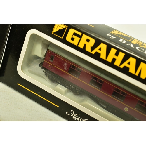 194 - A BOXED GRAHAM FARISH BY BACHMANN N GAUGE CLASS 3F JINTY TANK LOCOMOTIVE, No.47593, B.R. black liver... 