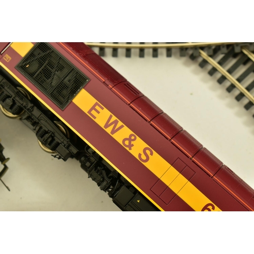 195 - AN UNBOXED HORNBY OO GAUGE CLASS 60 LOCOMOTIVE, No.60 026, E.W.S. maroon livery (R2488), appears lar... 