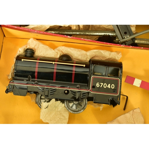 196 - A BOXED BRIMTOY O GAUGE CLOCKWORK TRAIN SET, has 8/8 stamped on lid, locomotive and tender No.67040,... 