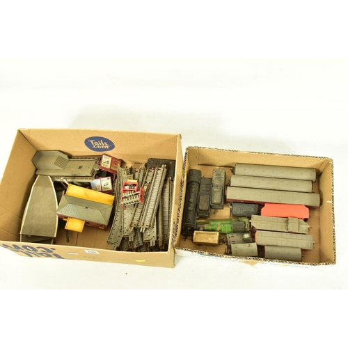 198 - A QUANTITY OF UNBOXED AND ASSORTED MAINLY TRI-ANG OO GAUGE MODEL RAILWAY ITEMS, all in playworn cond... 