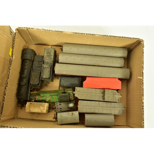 198 - A QUANTITY OF UNBOXED AND ASSORTED MAINLY TRI-ANG OO GAUGE MODEL RAILWAY ITEMS, all in playworn cond... 