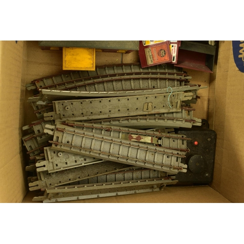 198 - A QUANTITY OF UNBOXED AND ASSORTED MAINLY TRI-ANG OO GAUGE MODEL RAILWAY ITEMS, all in playworn cond... 