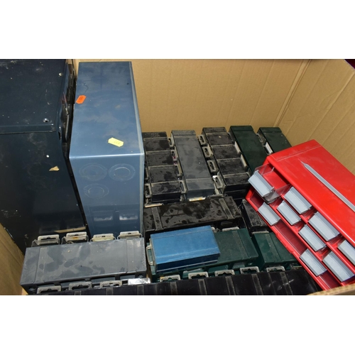 200 - A VERY LARGE QUANTITY OF MODEL RAILWAY LOCOMOTIVE SPARE PARTS, ACCESSORIES AND TOOLS ETC., assorted ... 