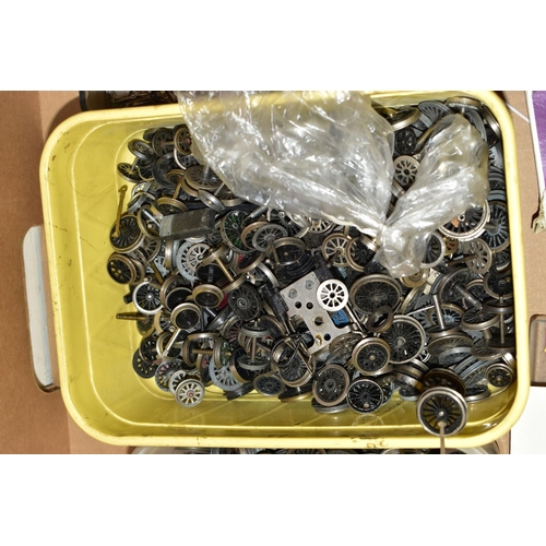 200 - A VERY LARGE QUANTITY OF MODEL RAILWAY LOCOMOTIVE SPARE PARTS, ACCESSORIES AND TOOLS ETC., assorted ... 