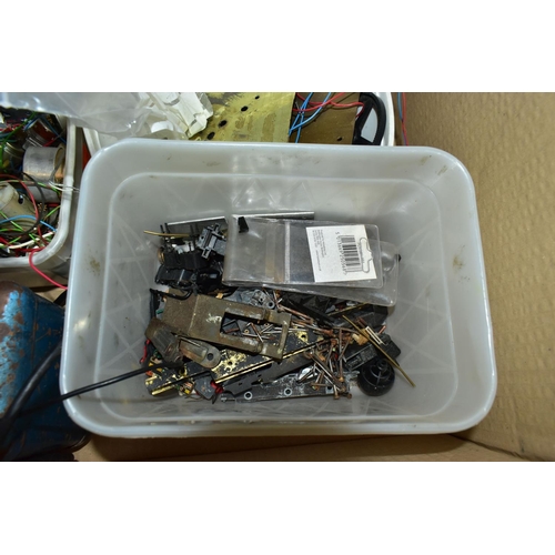 200 - A VERY LARGE QUANTITY OF MODEL RAILWAY LOCOMOTIVE SPARE PARTS, ACCESSORIES AND TOOLS ETC., assorted ... 