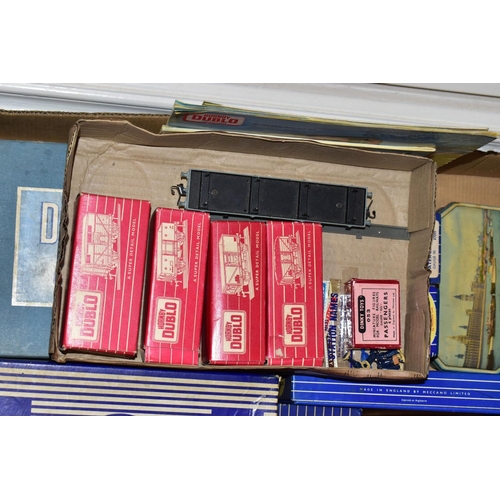 202 - A QUANTITY OF BOXED AND UNBOXED HORNBY DUBLO ROLLING STOCK AND ACCESSORIES, to include boxed D1 Thro... 