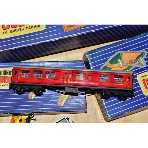 203 - A QUANTITY OF BOXED HORNBY DUBLO ROLLING STOCK AND ACCESSORIES, to include boxed and unboxed rolling... 