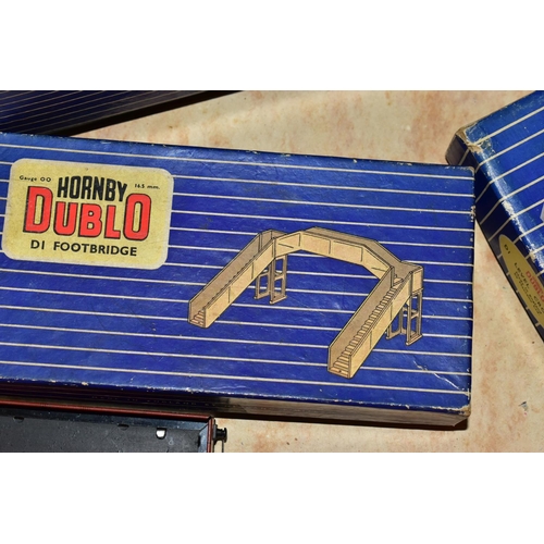 203 - A QUANTITY OF BOXED HORNBY DUBLO ROLLING STOCK AND ACCESSORIES, to include boxed and unboxed rolling... 