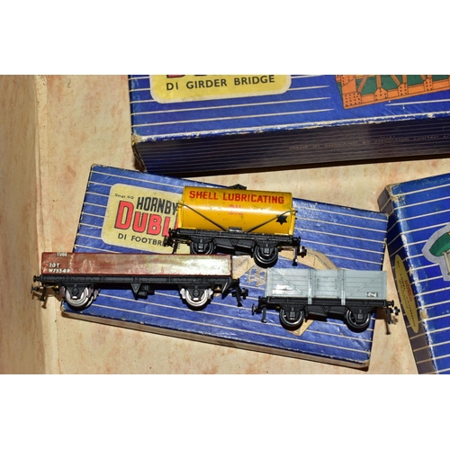 203 - A QUANTITY OF BOXED HORNBY DUBLO ROLLING STOCK AND ACCESSORIES, to include boxed and unboxed rolling... 