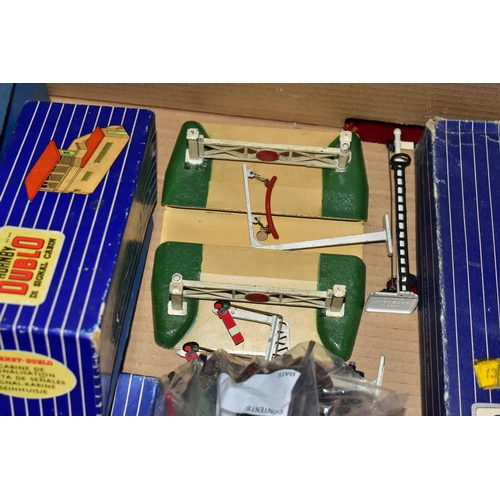 204 - A QUANTITY OF BOXED AND UNBOXED MAINLY HORNBY DUBLO ROLLING STOCK, ACCESSORIES AND TRACK,  to includ... 