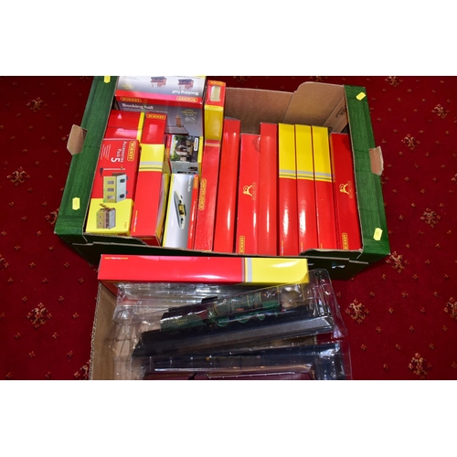 206 - A QUANTITY OF BOXED HORNBY RAILWAYS OO GAUGE ROLLING STOCK AND LINESIDE ACCESSORIES,  to include Rai... 