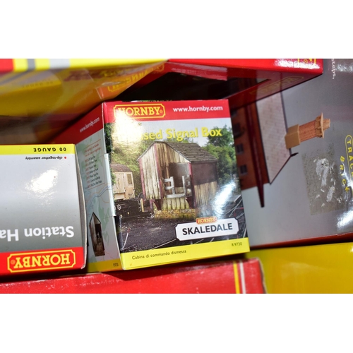 206 - A QUANTITY OF BOXED HORNBY RAILWAYS OO GAUGE ROLLING STOCK AND LINESIDE ACCESSORIES,  to include Rai... 