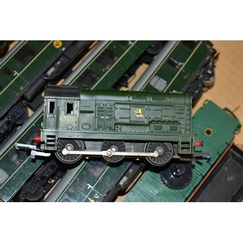 207 - AN UNBOXED ANBRICO OO GAUGE HAND BUILT CRAVENS CLASS 105 THREE CAR D.M.U., unnumbered in B.R. green ... 