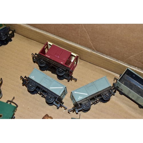 207 - AN UNBOXED ANBRICO OO GAUGE HAND BUILT CRAVENS CLASS 105 THREE CAR D.M.U., unnumbered in B.R. green ... 