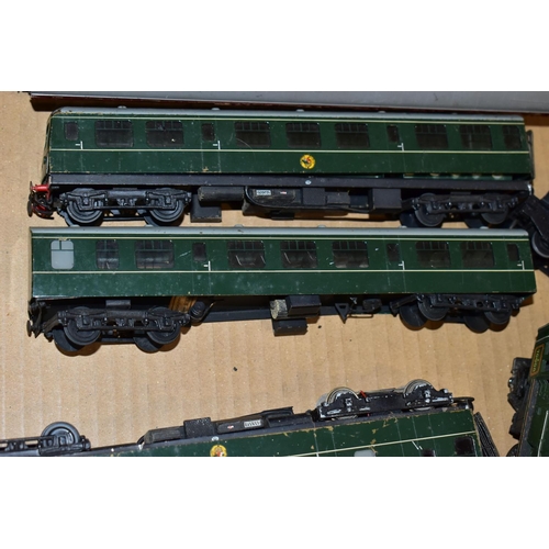 207 - AN UNBOXED ANBRICO OO GAUGE HAND BUILT CRAVENS CLASS 105 THREE CAR D.M.U., unnumbered in B.R. green ... 