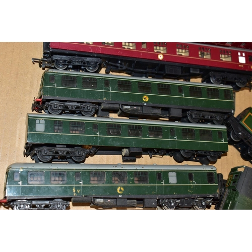 207 - AN UNBOXED ANBRICO OO GAUGE HAND BUILT CRAVENS CLASS 105 THREE CAR D.M.U., unnumbered in B.R. green ... 