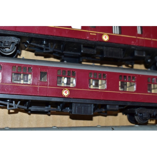 207 - AN UNBOXED ANBRICO OO GAUGE HAND BUILT CRAVENS CLASS 105 THREE CAR D.M.U., unnumbered in B.R. green ... 