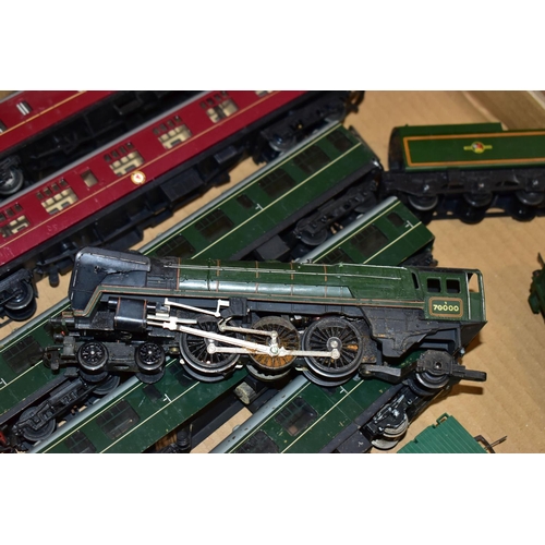 207 - AN UNBOXED ANBRICO OO GAUGE HAND BUILT CRAVENS CLASS 105 THREE CAR D.M.U., unnumbered in B.R. green ... 