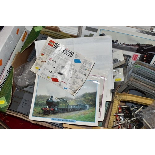 209 - A QUANTITY OF ASSORTED BOXED AND UNBOXED OO AND HO GAUGE LINESIDE AND SCENIC ACCESSORIES, to include... 