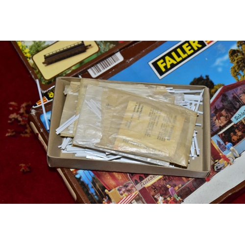 209 - A QUANTITY OF ASSORTED BOXED AND UNBOXED OO AND HO GAUGE LINESIDE AND SCENIC ACCESSORIES, to include... 