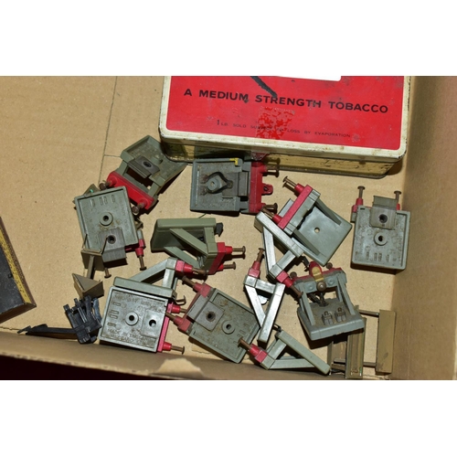 209 - A QUANTITY OF ASSORTED BOXED AND UNBOXED OO AND HO GAUGE LINESIDE AND SCENIC ACCESSORIES, to include... 