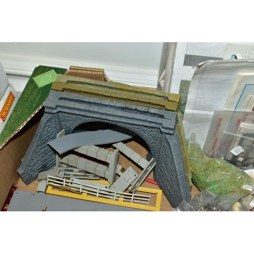 209 - A QUANTITY OF ASSORTED BOXED AND UNBOXED OO AND HO GAUGE LINESIDE AND SCENIC ACCESSORIES, to include... 