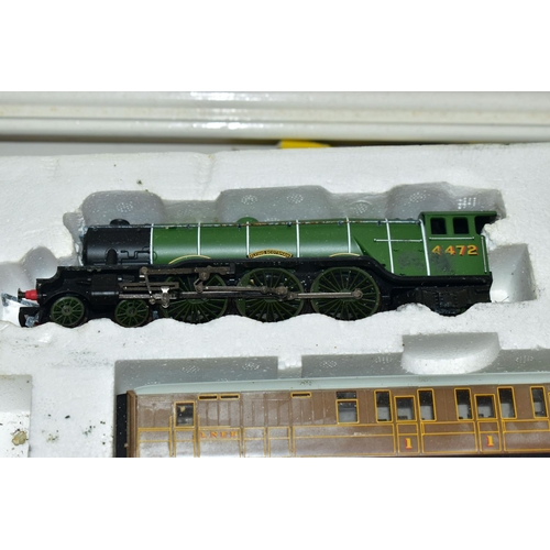 210 - A BOXED HORNBY RAILWAYS OO GAUGE FLYING SCOTSMAN TRAIN SET, No.R1039, comprising said class A3 locom... 