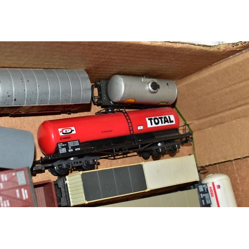 211 - A QUANTITY OF UNBOXED AND ASSORTED OO & HO GAUGE ROLLING STOCK, assorted items to include, Mainline,... 