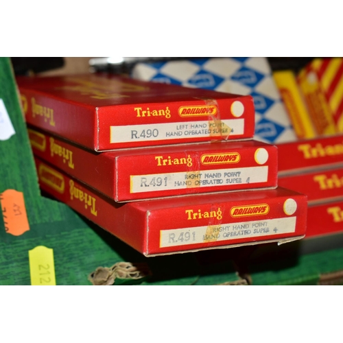 212 - A QUANTITY OF BOXED AND UNBOXED TRI-ANG AND TRI-ANG HORNBY OO GAUGE MODEL RAILWAY ROLLING STOCK, ACC... 