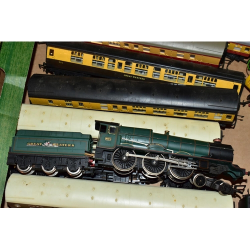 213 - A QUANTITY OF MAINLY UNBOXED OO GAUGE MODEL RAILWAY ITEMS, locomotives to include Hornby A4 class 'M... 