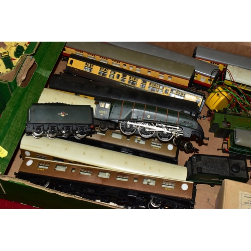 213 - A QUANTITY OF MAINLY UNBOXED OO GAUGE MODEL RAILWAY ITEMS, locomotives to include Hornby A4 class 'M... 