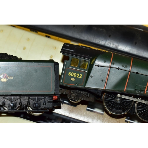 213 - A QUANTITY OF MAINLY UNBOXED OO GAUGE MODEL RAILWAY ITEMS, locomotives to include Hornby A4 class 'M... 