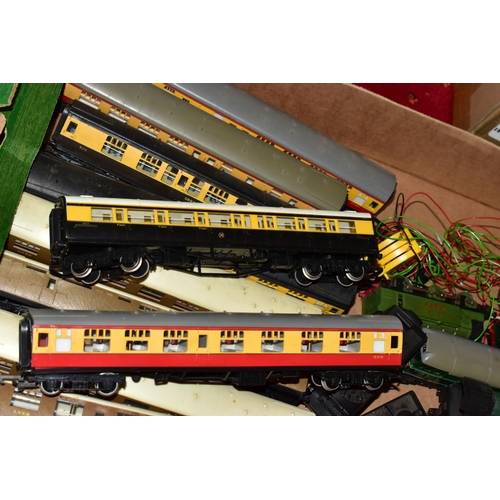 213 - A QUANTITY OF MAINLY UNBOXED OO GAUGE MODEL RAILWAY ITEMS, locomotives to include Hornby A4 class 'M... 