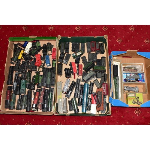 217 - A OO GAUGE LOCOMOTIVE AND TENDER BODY SCRAP YARD, assorted bodyshells to include Hornby Dublo, Bec a... 