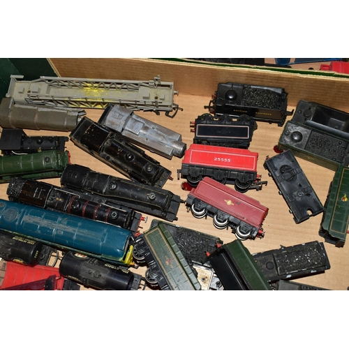 217 - A OO GAUGE LOCOMOTIVE AND TENDER BODY SCRAP YARD, assorted bodyshells to include Hornby Dublo, Bec a... 