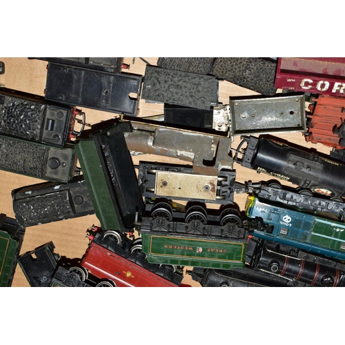 217 - A OO GAUGE LOCOMOTIVE AND TENDER BODY SCRAP YARD, assorted bodyshells to include Hornby Dublo, Bec a... 