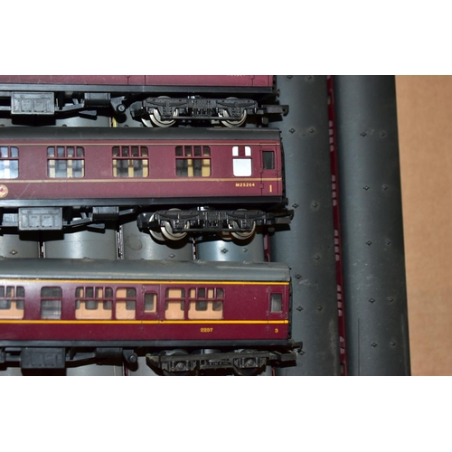 219 - A QUANTITY OF MAINLY UNBOXED OO GAUGE COACHING STOCK, Tri-ang, Tri-ang Hornby, Hornby and Lima, majo... 