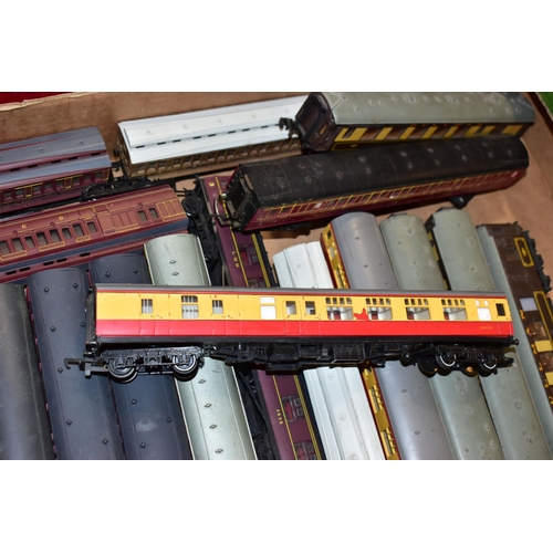 219 - A QUANTITY OF MAINLY UNBOXED OO GAUGE COACHING STOCK, Tri-ang, Tri-ang Hornby, Hornby and Lima, majo... 