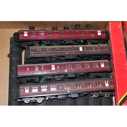 219 - A QUANTITY OF MAINLY UNBOXED OO GAUGE COACHING STOCK, Tri-ang, Tri-ang Hornby, Hornby and Lima, majo... 