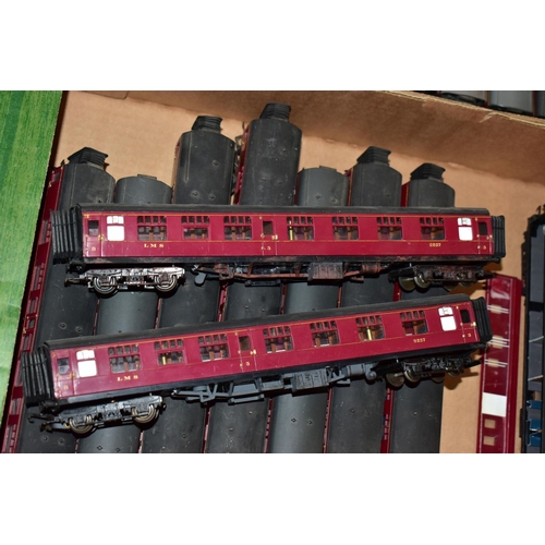 219 - A QUANTITY OF MAINLY UNBOXED OO GAUGE COACHING STOCK, Tri-ang, Tri-ang Hornby, Hornby and Lima, majo... 