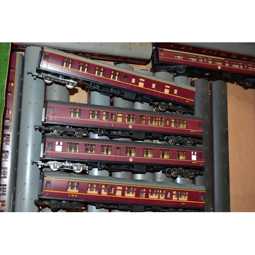 219 - A QUANTITY OF MAINLY UNBOXED OO GAUGE COACHING STOCK, Tri-ang, Tri-ang Hornby, Hornby and Lima, majo... 