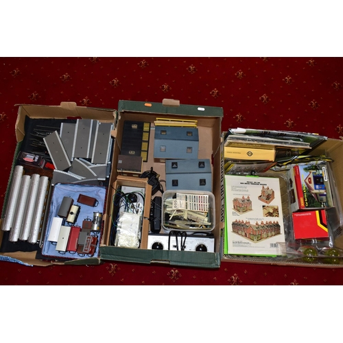 221 - A QUANTITY OF BOXED AND UNBOXED MAINLY HORNBY RAILWAYS OO GAUGE MODEL RAILWAY ROLLING STOCK, ACCESSO... 