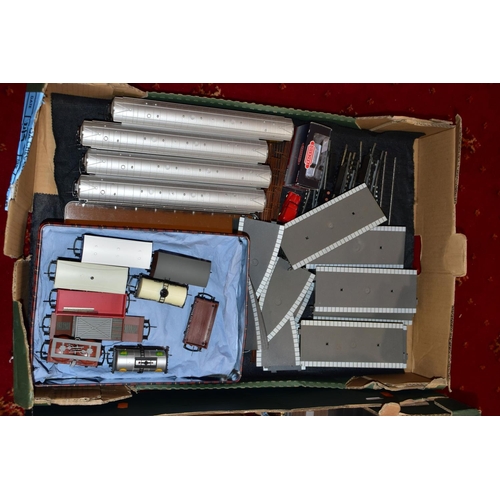 221 - A QUANTITY OF BOXED AND UNBOXED MAINLY HORNBY RAILWAYS OO GAUGE MODEL RAILWAY ROLLING STOCK, ACCESSO... 