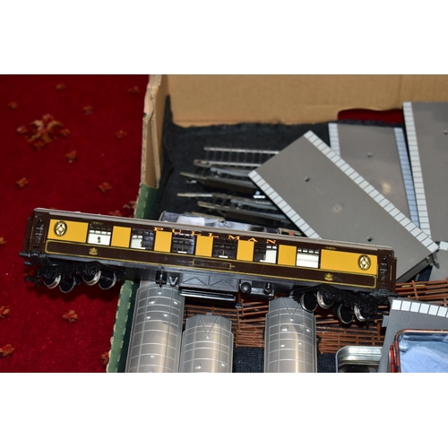 221 - A QUANTITY OF BOXED AND UNBOXED MAINLY HORNBY RAILWAYS OO GAUGE MODEL RAILWAY ROLLING STOCK, ACCESSO... 