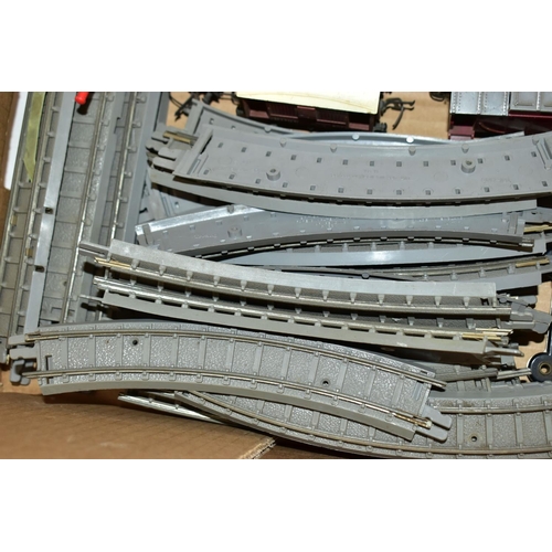 223 - AN UNBOXED TRI-ANG RAILWAYS OO GAUGE CLASS 4-SUB TWO CAR E.M.U., No.S1052S and S1057S, version witho... 