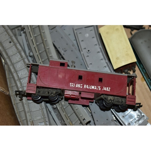 223 - AN UNBOXED TRI-ANG RAILWAYS OO GAUGE CLASS 4-SUB TWO CAR E.M.U., No.S1052S and S1057S, version witho... 