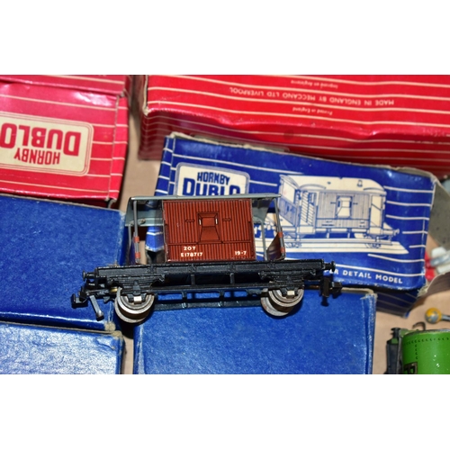 228 - A QUANTITY OF BOXED AND UNBOXED HORNBY DUBLO MODELS RAILWAY ITEMS, to include class N2 tank locomoti... 