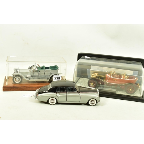 239 - THREE UNBOXED FRANKLIN MINT DIECAST MODELS, 1/24 scale, 1907 Rolls-Royce Silver Ghost, with swing ta... 