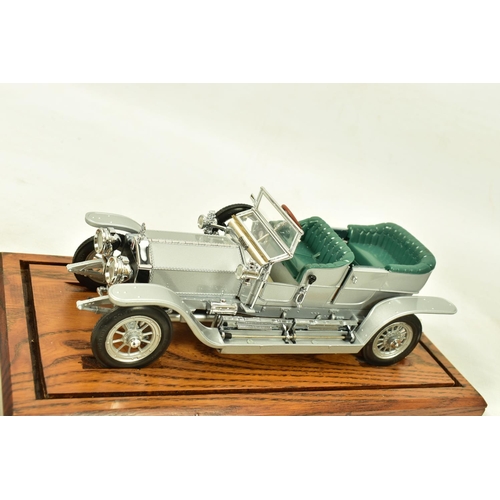 239 - THREE UNBOXED FRANKLIN MINT DIECAST MODELS, 1/24 scale, 1907 Rolls-Royce Silver Ghost, with swing ta... 